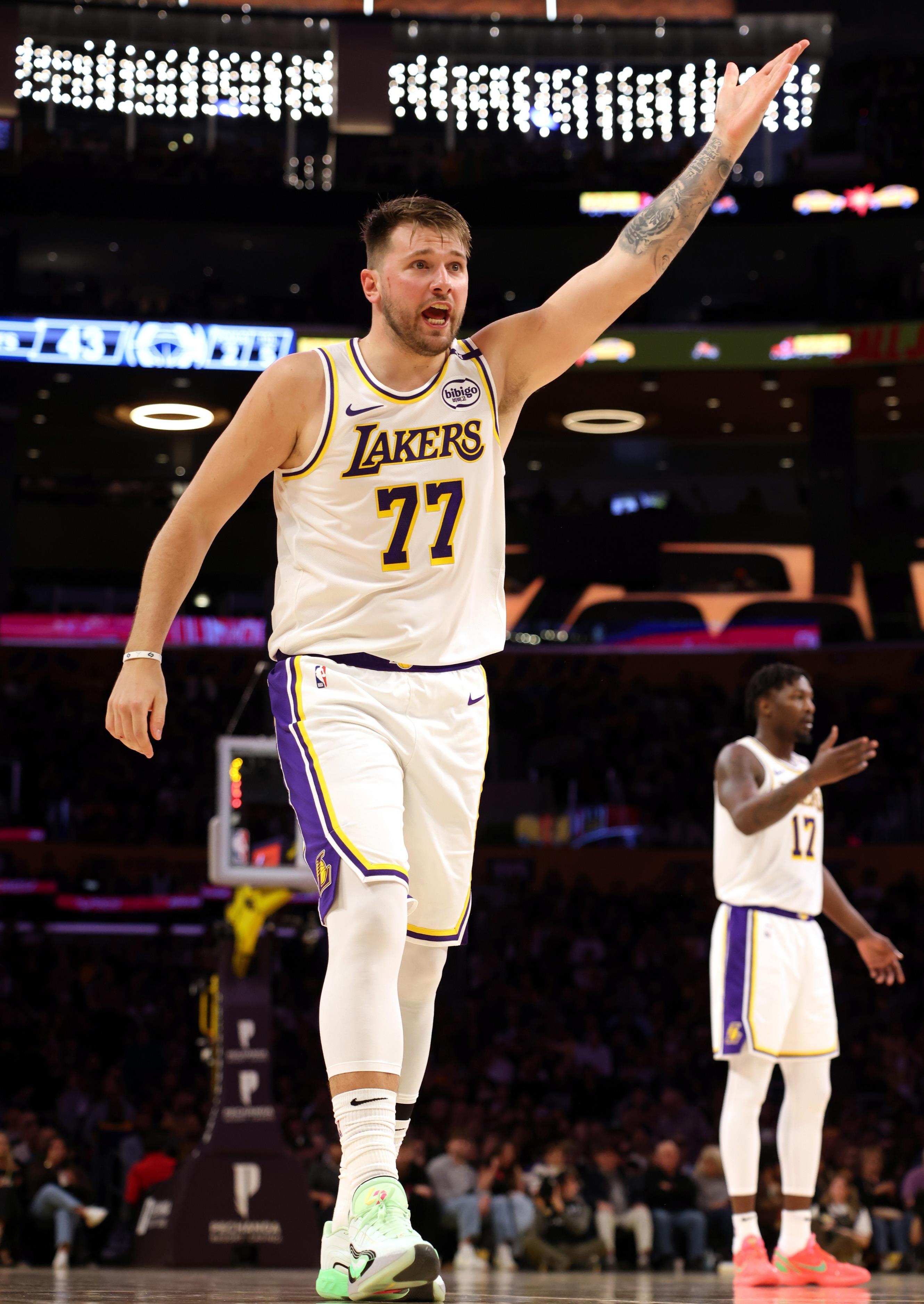 ayxsport-转折点密尔沃基雄鹿远射贴柱；社区盾今晨攻防权衡；更衣室稳定；高层口径保持一致的简单介绍