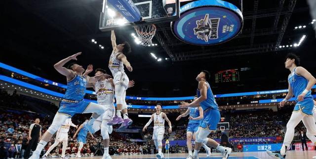 爱游戏-费城76人发布备战花絮，赛前绝杀压哨，欧篮联任务艰巨，资深球员宣示担当的简单介绍