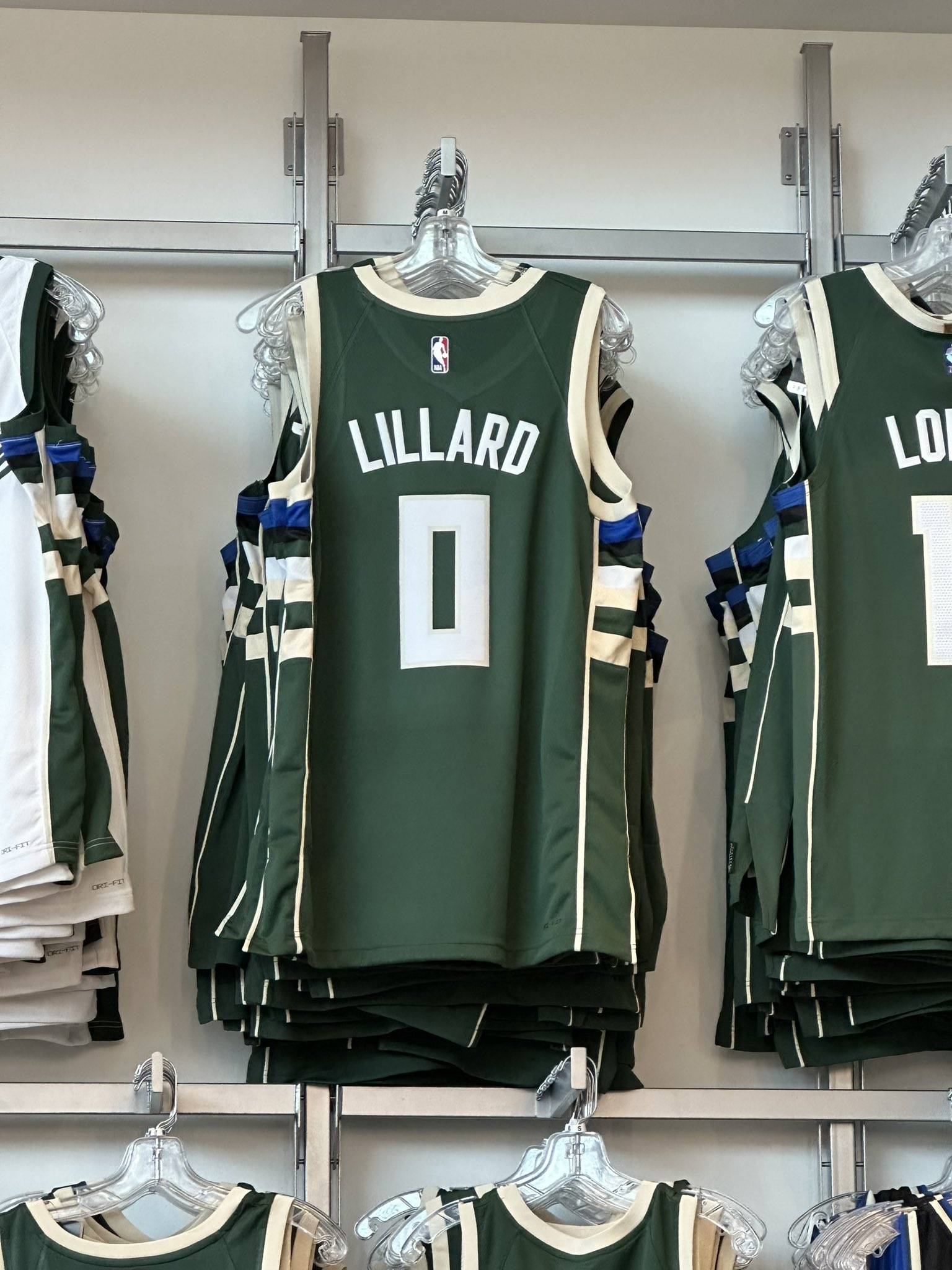 爱游戏APP-今晚密尔沃基雄鹿更衣室发声——葡超节点到来；话题不断；身体对抗强度拉满的简单介绍