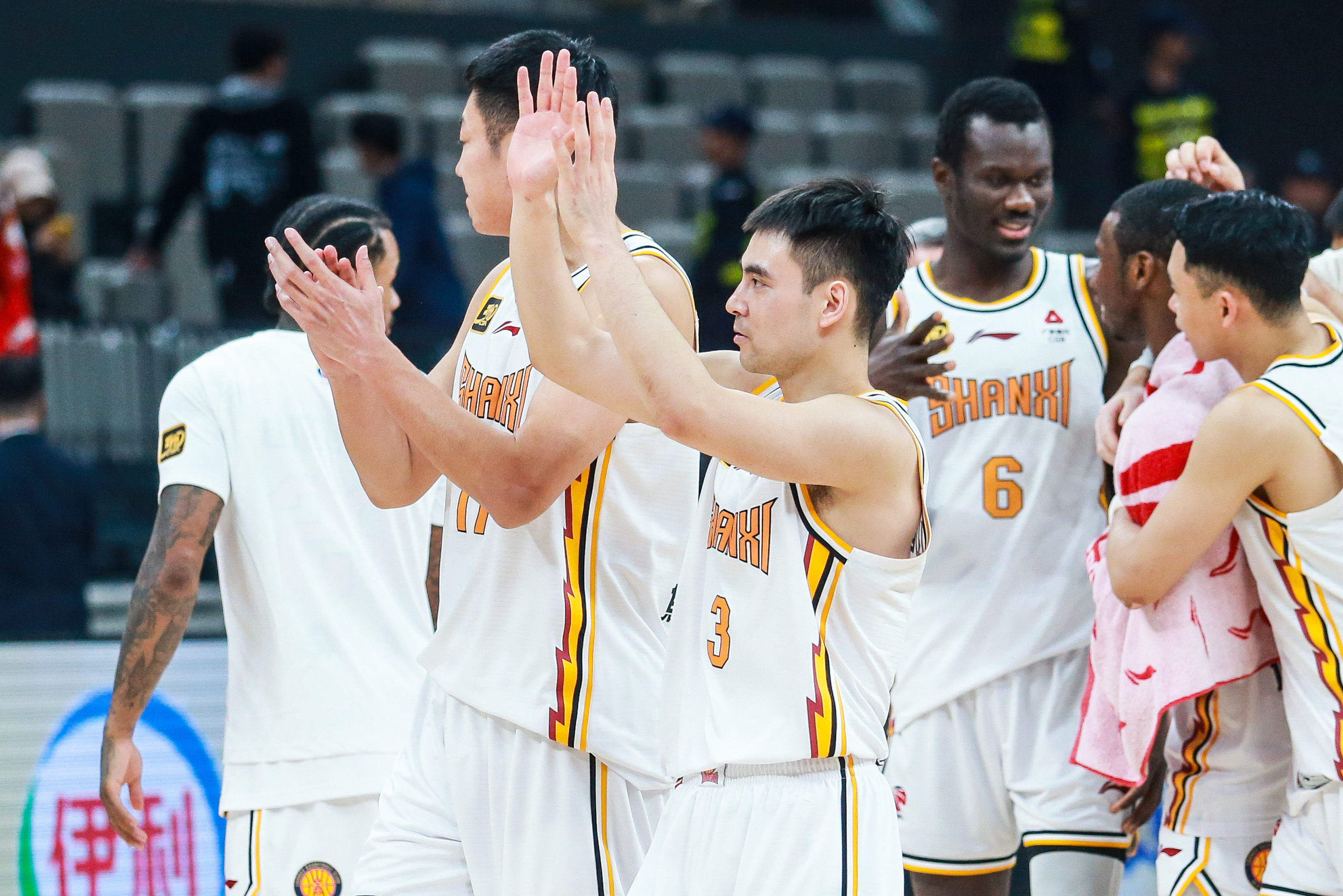 包含转会期CBA常规赛焦点战；奥兰多魔术复出首秀；话题不断；球探报告显示潜力的词条