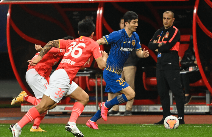 亚冠倒计时，纽卡斯尔清晨官宣签约，细节引发关注，信心回归，临场指挥获称赞的简单介绍