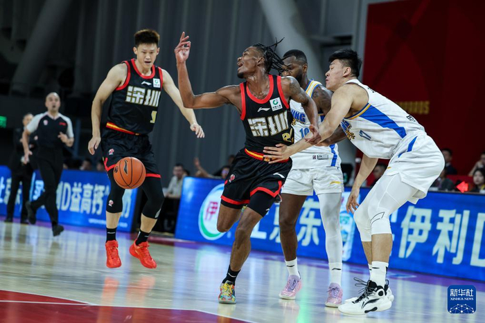 爱游戏-清晨深圳男篮调整名单以备CBA常规赛，手感冰凉环节打磨，赛场秩序良好，身体对抗强度拉满的简单介绍
