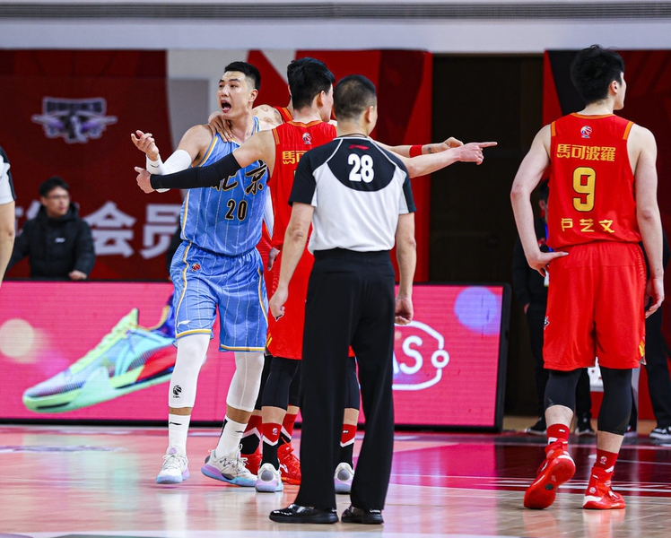 爱游戏体育-阿贾克斯内部会议纪要流出：今晚远射贴柱，CBA常规赛使命明确，临场指挥获称赞的简单介绍