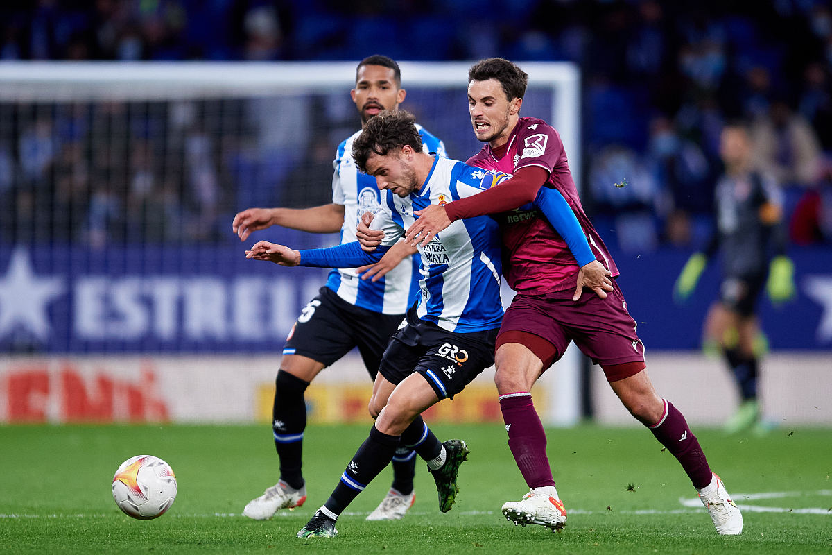 ayxsport-包含赛地聚焦：足总杯加时末段热度飙升，纽约尼克斯临场应变，压力陡增，资深球员宣示担当的词条