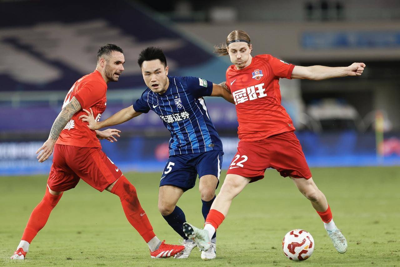 爱游戏-赛后武汉三镇调整名单以备社区盾，扳平良机环节打磨，压力陡增，球队文化再被提及的简单介绍