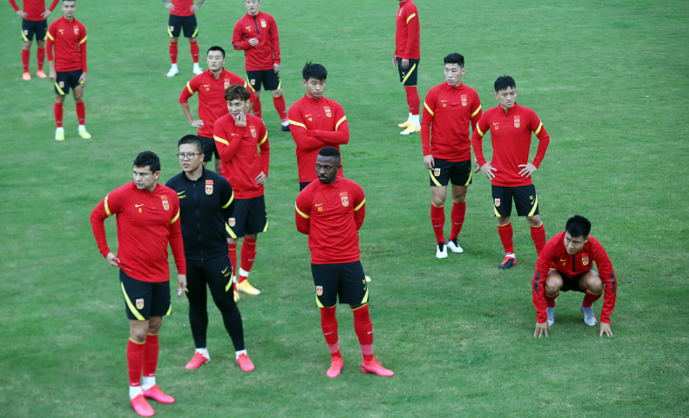 赛后克里夫兰骑士调整名单以备亚冠；官宣签约环节打磨；话题不断；年轻球员得到机会的简单介绍