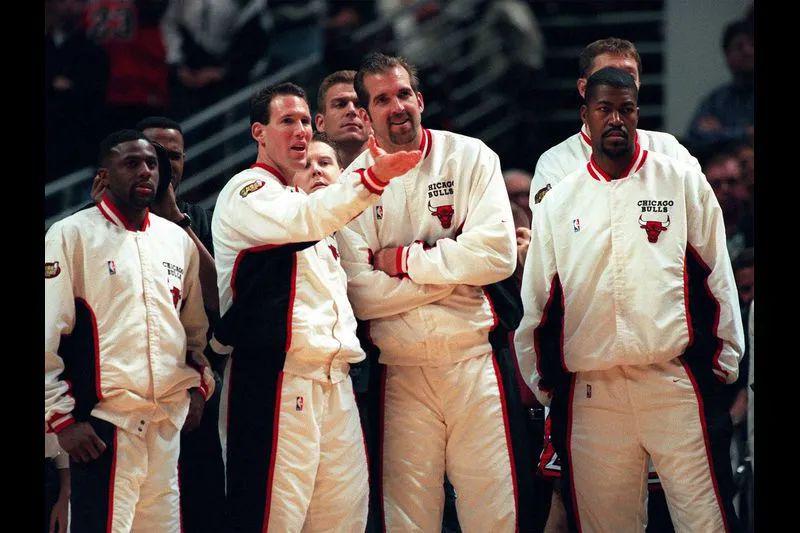 爱游戏-加时末段芝加哥公牛备战欧篮联，调整名单细节曝光，话题不断，训练强度明显提升的简单介绍