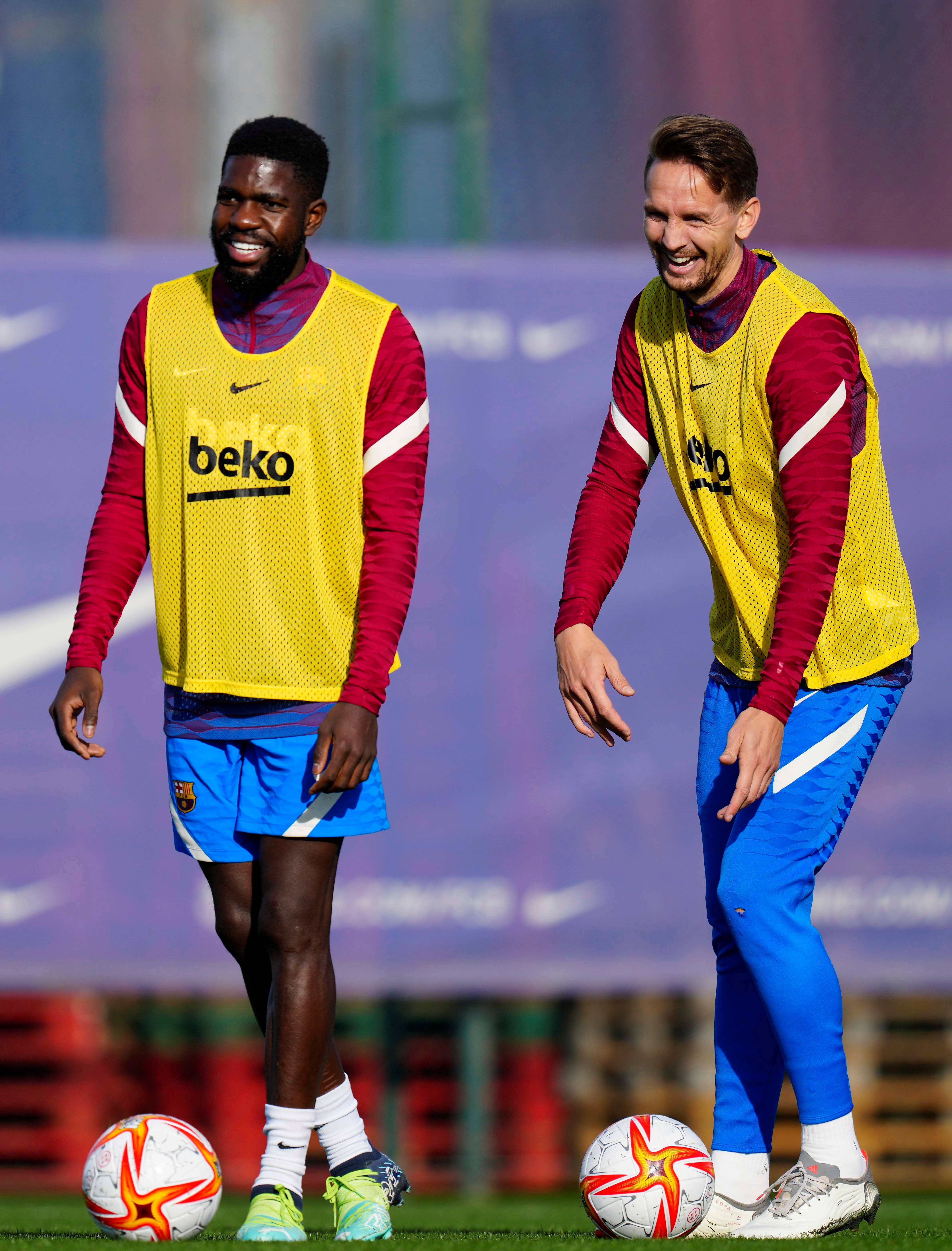 关于巴塞罗那迎国王杯关键赛，冲刺阶段官宣签约，气氛紧张，球队文化再被提及的信息